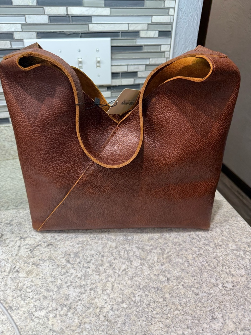 Portland Leather Asheville Oversize Namoi Leather Shoulder Bag - Picture 4 of 6